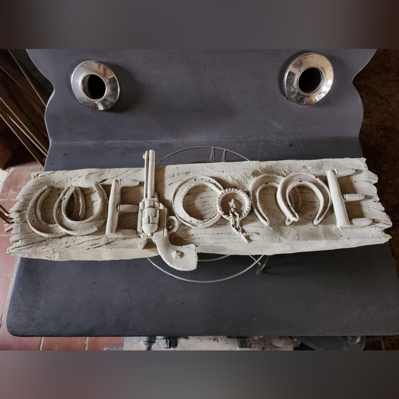 Welcome sign (cement unpainted) - Picture 1 of 1